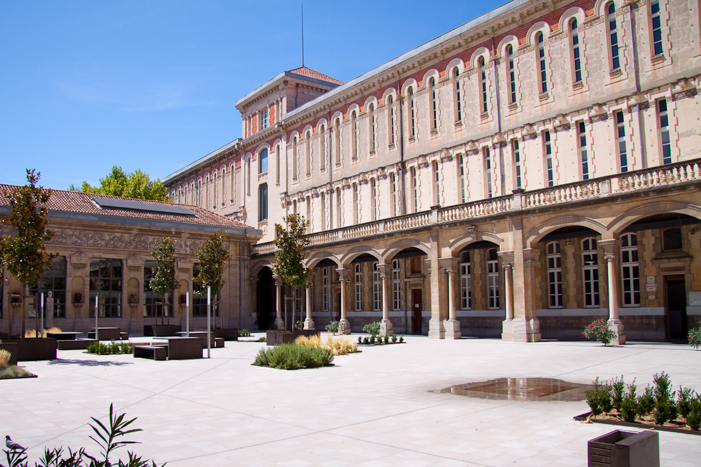 Nîmes