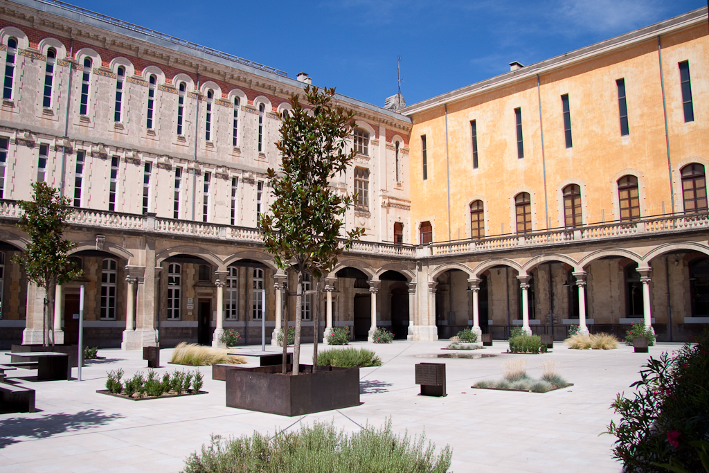 Nîmes