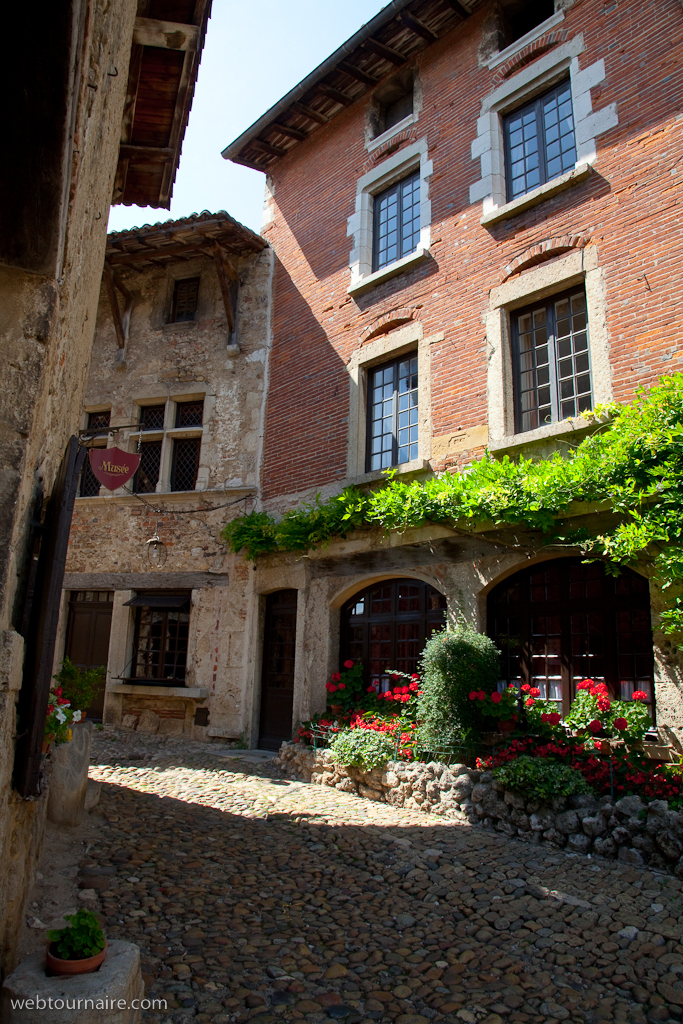 Pérouges - Ain - 01