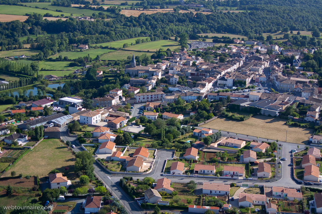 Champdeniers Saint Denis
