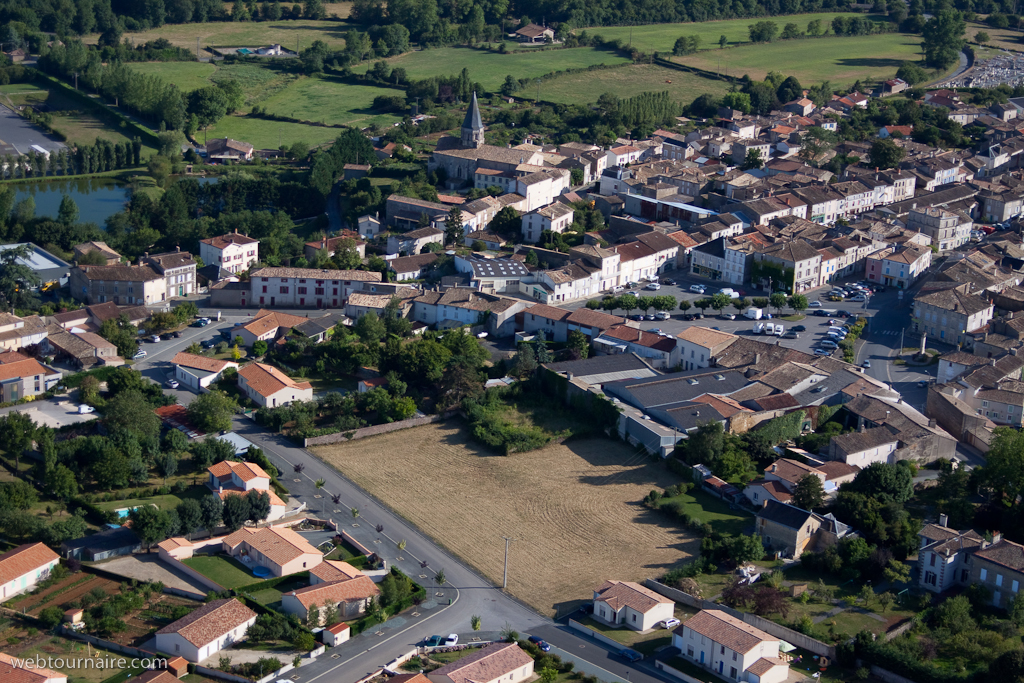 Champdeniers Saint Denis
