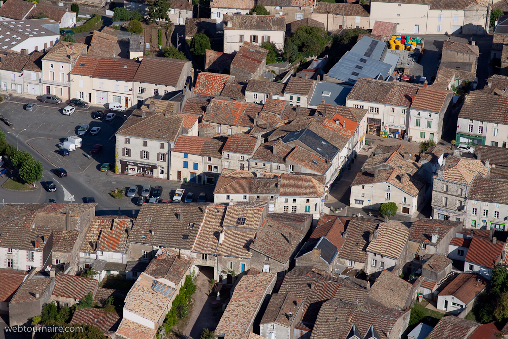 Champdeniers Saint Denis