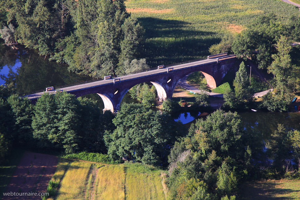 château près de Douelle