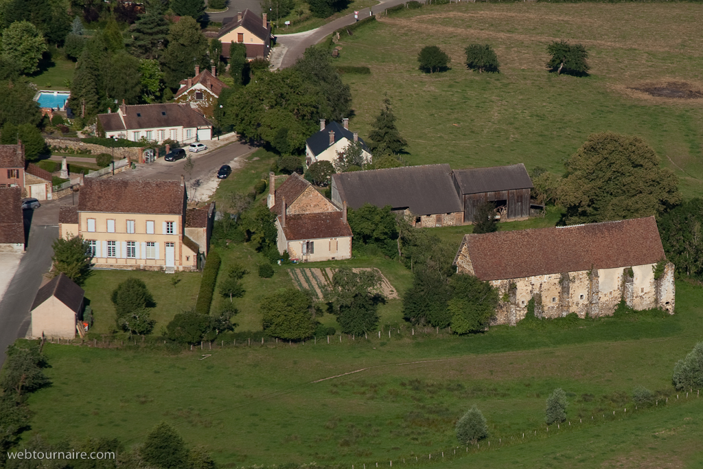 Moutiers en Puisaye Yonne - 89