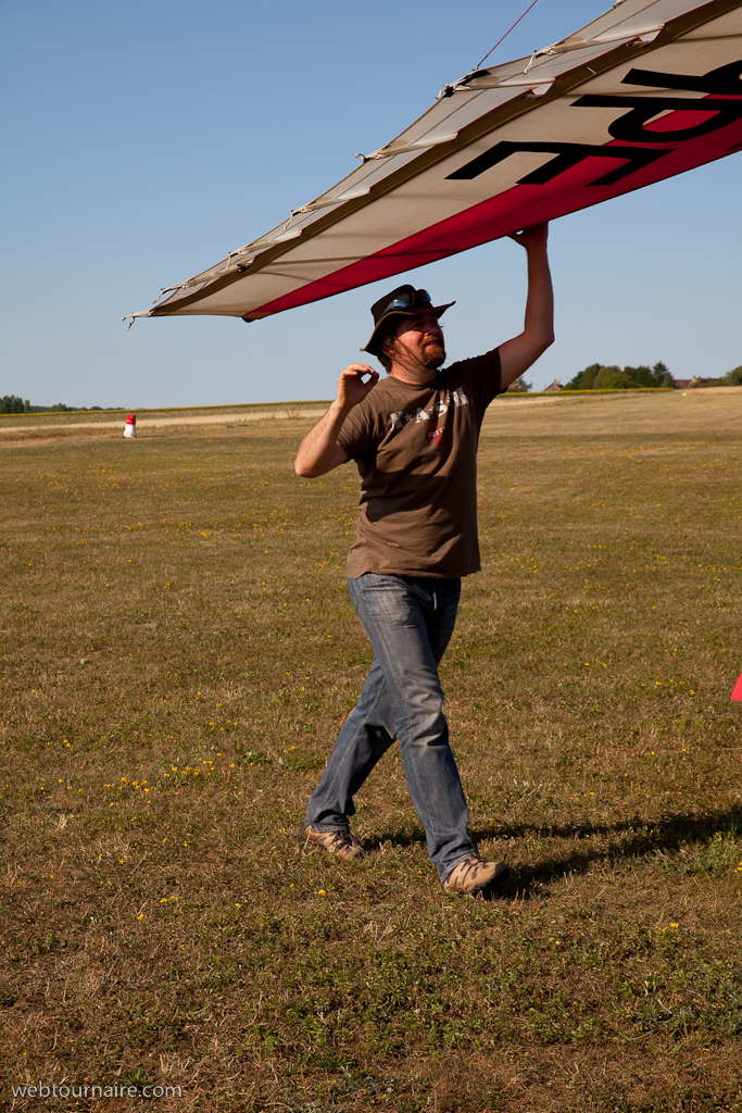 Eric me convie à une balade sur son pégase motorisé
